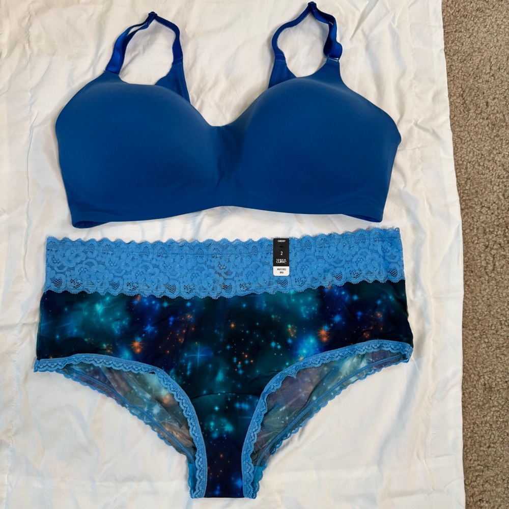 Torrid - bra / panty set - Size 2 / 38DD